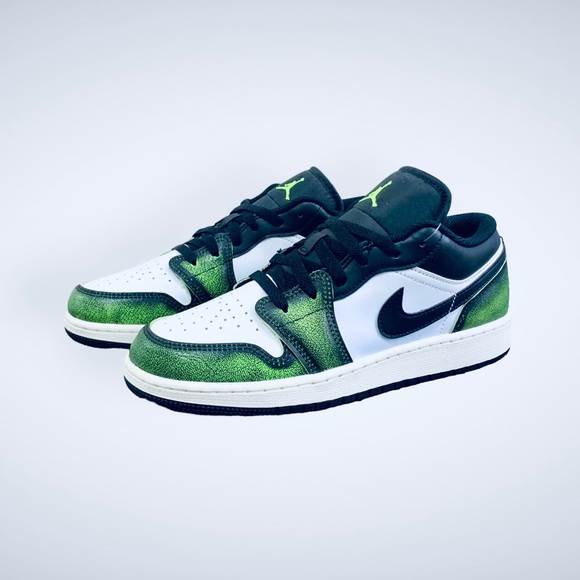 Nike Air Jordan 1 Low SE ‘Electric Green’ GS | Green/ White/Black | UK 5.5 - Picture 2 of 9